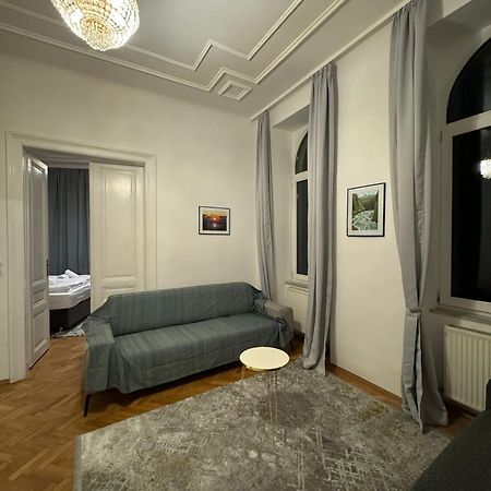 Centrally-Located Authentic Apartment 维也纳 外观 照片