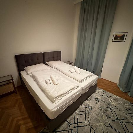 Centrally-Located Authentic Apartment 维也纳 外观 照片