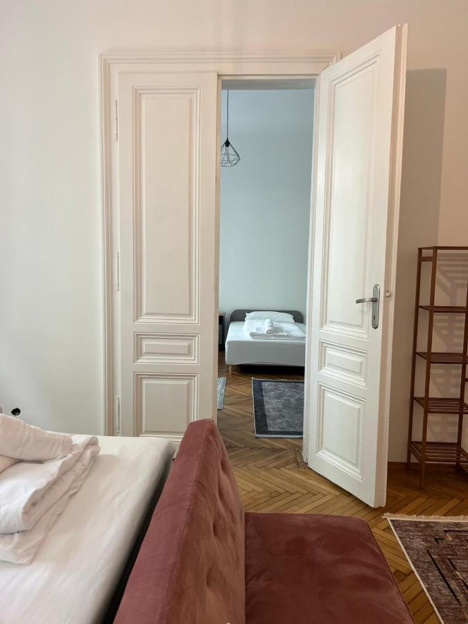 Centrally-Located Authentic Apartment 维也纳 外观 照片