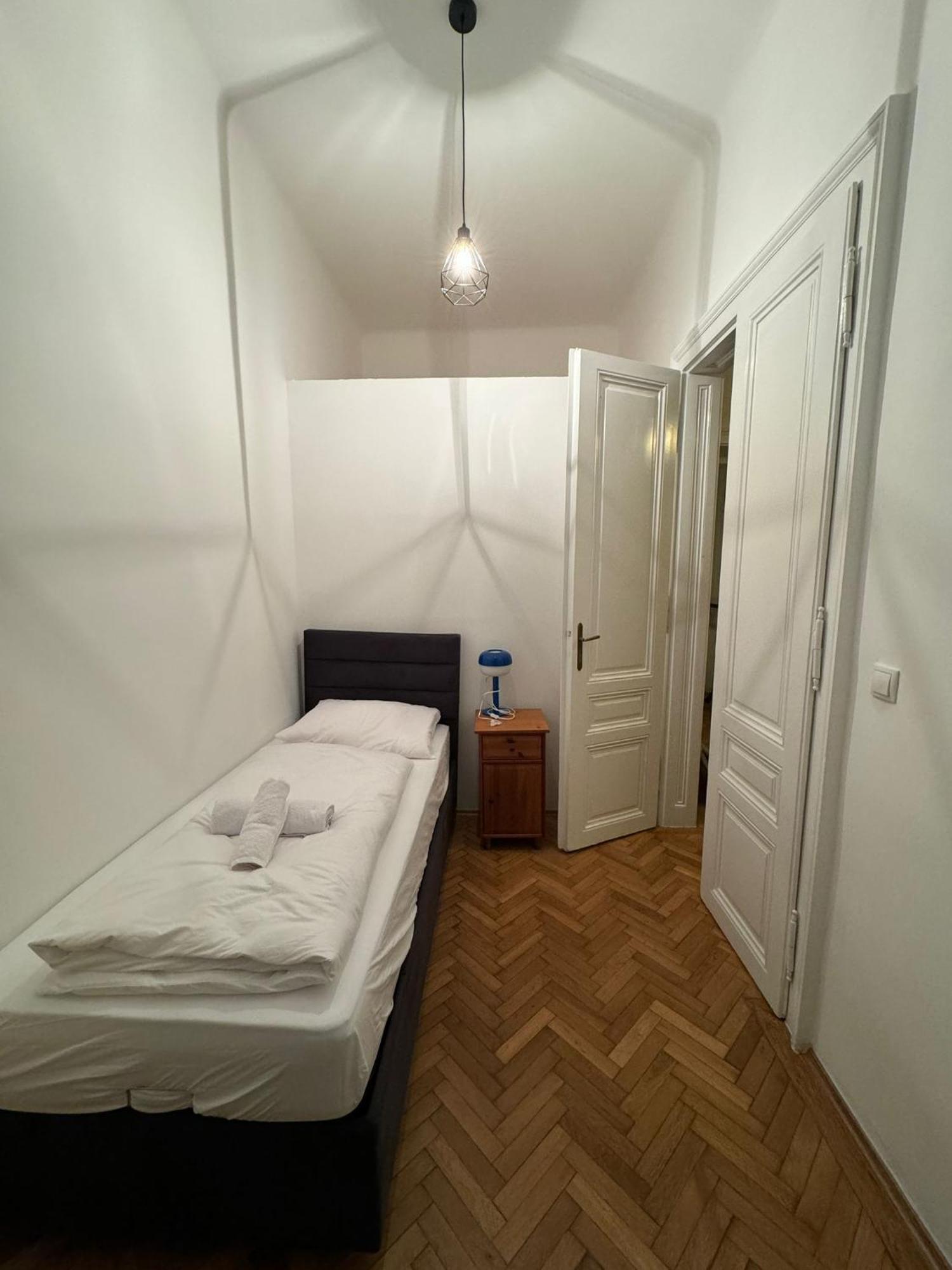 Centrally-Located Authentic Apartment 维也纳 外观 照片