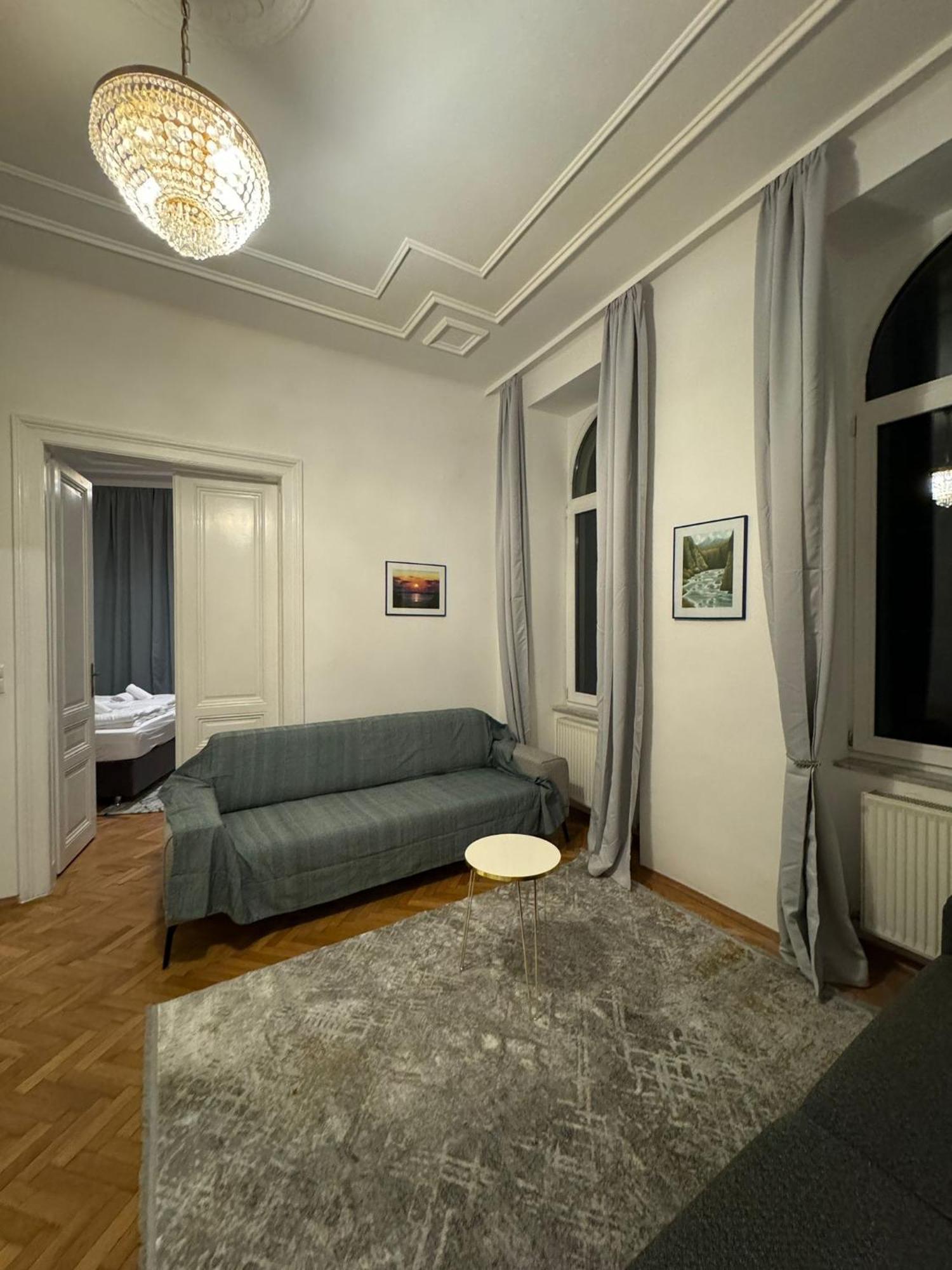 Centrally-Located Authentic Apartment 维也纳 外观 照片