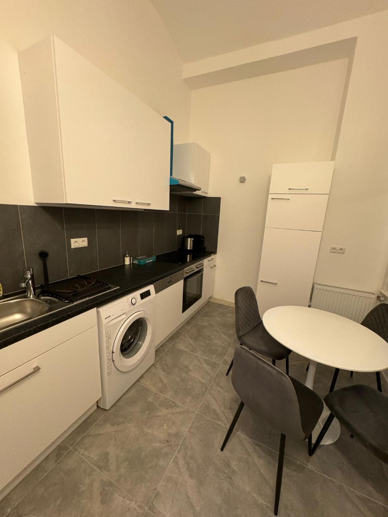 Centrally-Located Authentic Apartment 维也纳 外观 照片