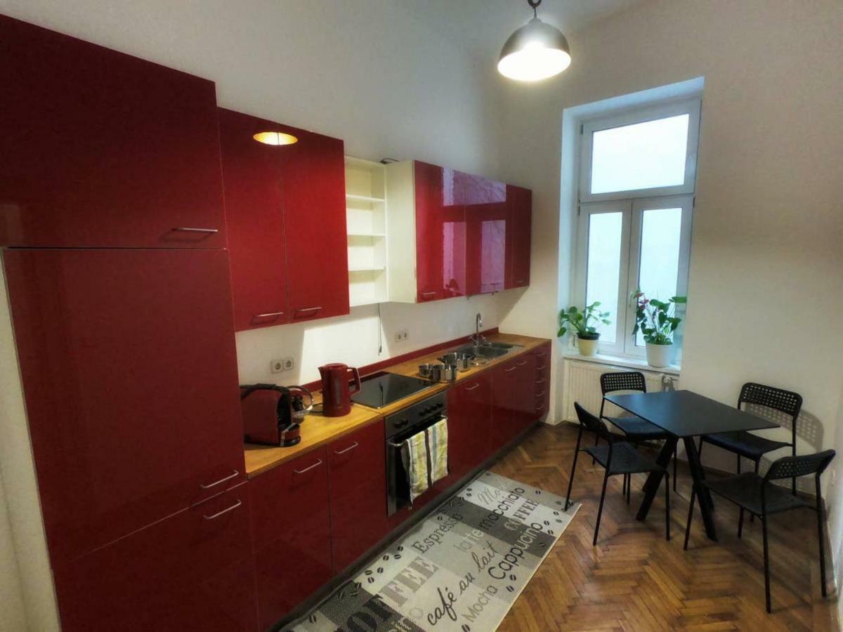 Centrally-Located Authentic Apartment 维也纳 外观 照片