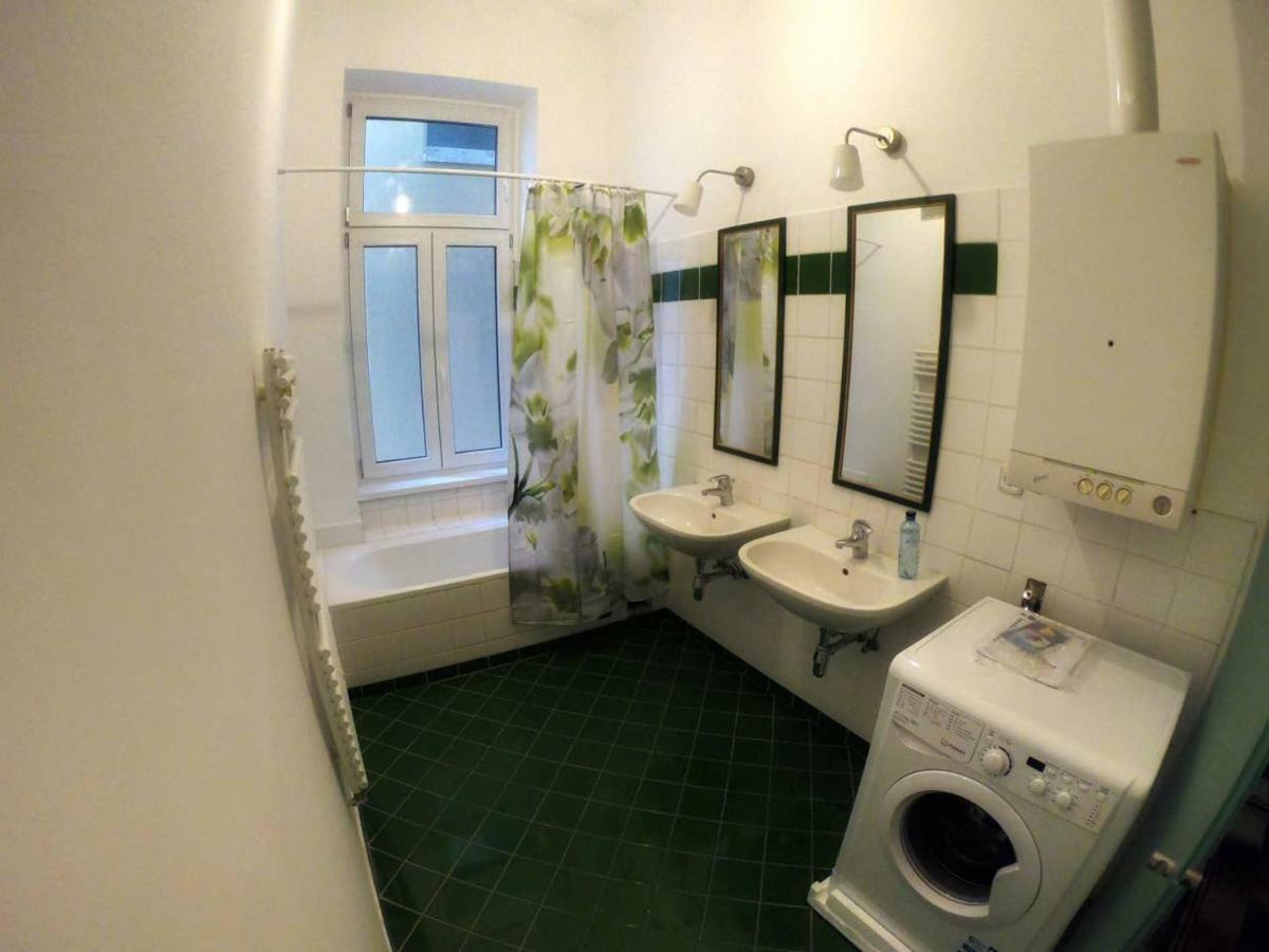 Centrally-Located Authentic Apartment 维也纳 外观 照片