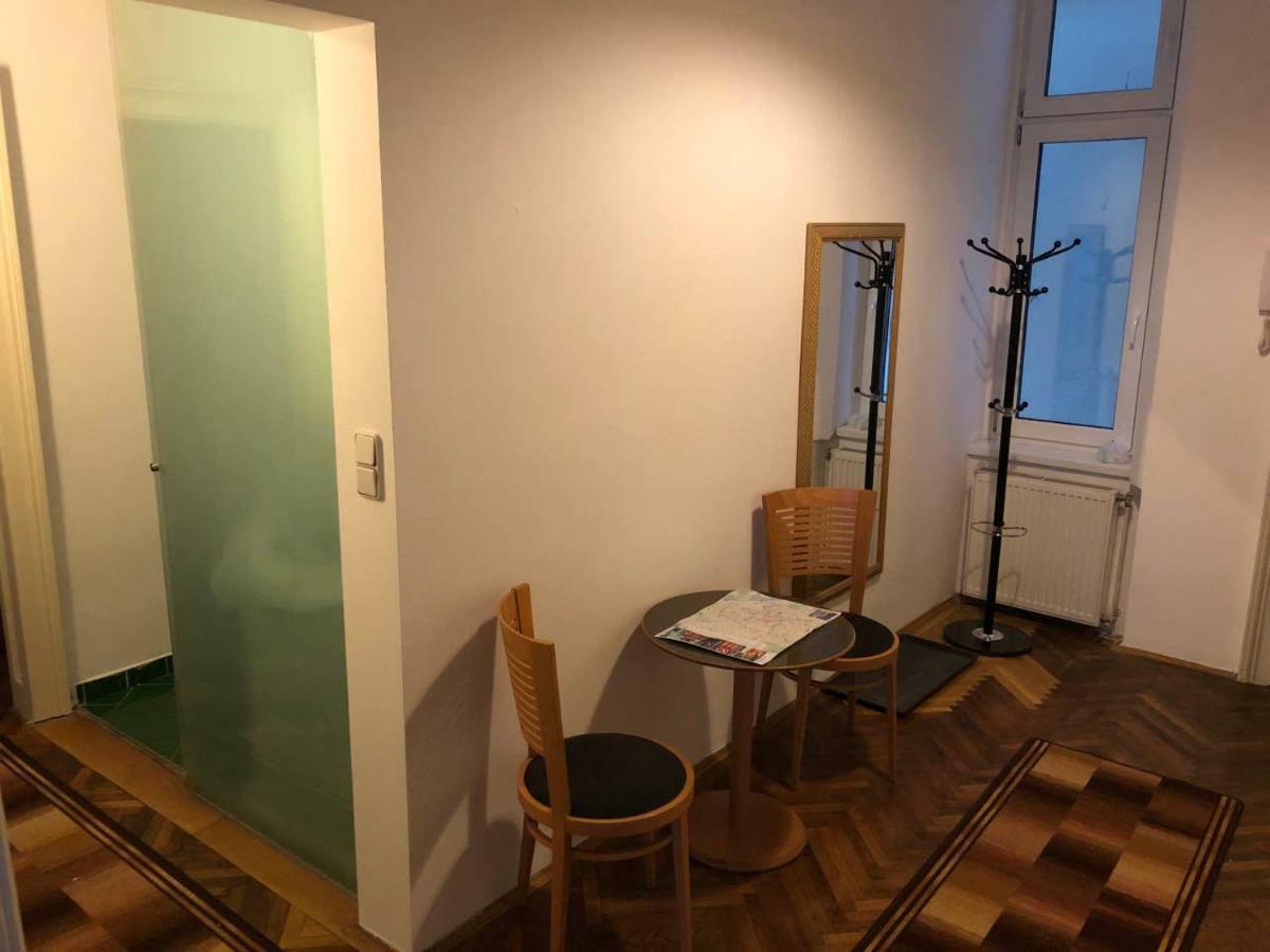 Centrally-Located Authentic Apartment 维也纳 外观 照片